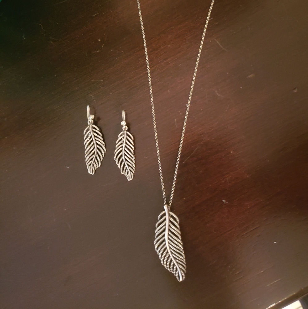 Beautiful necklace and earrings Autentic Pandora